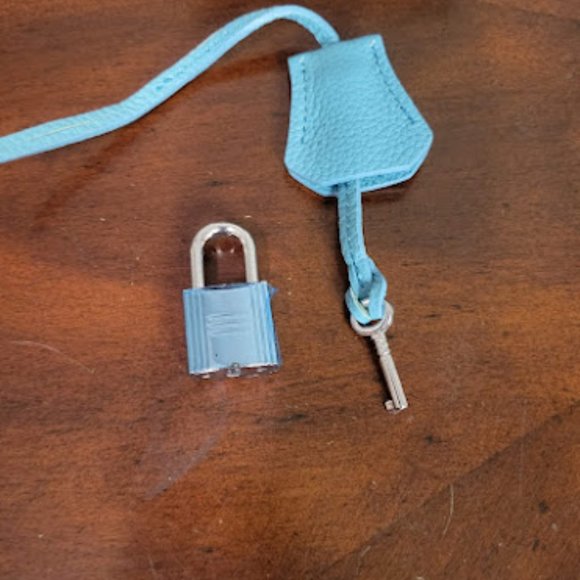 Light Blue Lock and Key Bag - Picture 5 of 8